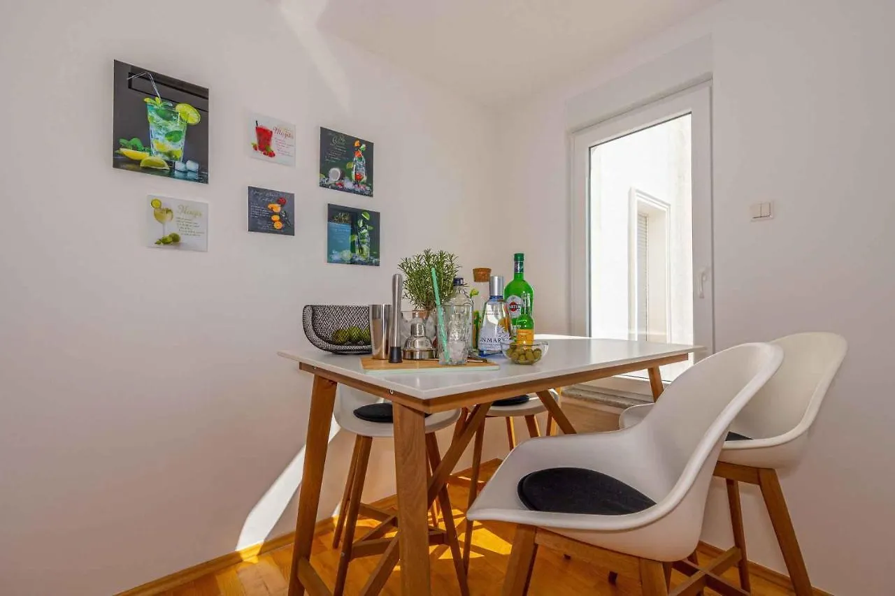 Apartment In Crikvenica 42458